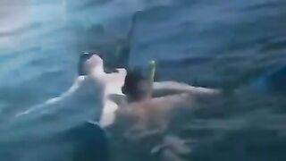 Sex on the bottom of the sea with an aqualangist