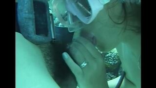 Man fucked a girl with a hairy pussy underwater