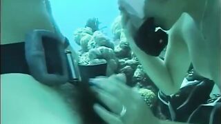 Man fucked a girl with a hairy pussy underwater