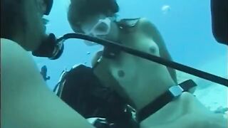Man fucked a girl with a hairy pussy underwater