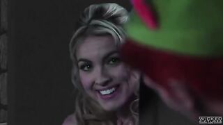 Keira Nicole fucked by Peter Pen in the bedroom