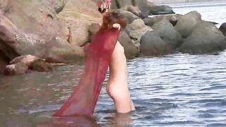 A small breast girl got her pussy wet in the open nature