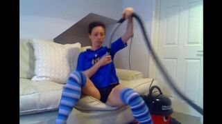 Babe comes from her work and sucks a cock with the vacuum cleaner