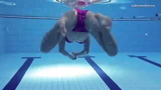 Naked beauty has fun in the swimming pool