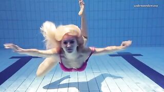 Naked beauty has fun in the swimming pool