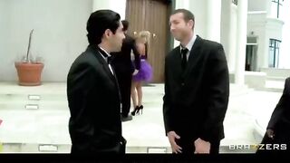 The bride got painted and immediately started to make a blowjob with the witness