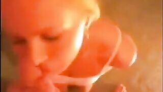 A blowjob at home turns into a cumshot on the face