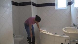 Girl has a wild shower and has sex with her boyfriend
