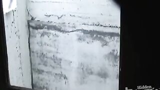 Peeping in the women's toilet from below (eporn)