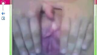 A girl showed her friend a large pussy on the camera in the chat