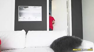 A man hard fucked a pretty woman in the shower, she screamed with pleasure