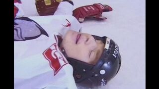 A fan gave herself to a hockey player to fuck her in anal