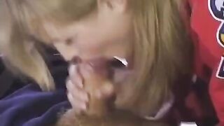 A fan gave herself to a hockey player to fuck her in anal