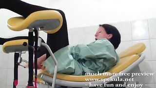 She had a gynecological appointment, but she got fucked by the doctor