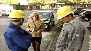 Girl in black pantyhose gets her pussy plastered with sperm on the set of porn
