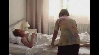 A daughter woke up her sleeping father with a passionate move