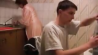 The mother was fucked in the kitchen, it's even more interesting than usual family sex