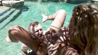 A pervert has sex with his relative in the pool, a steamy encounter