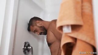 Nicole gets her asshole gapped in intense anal action