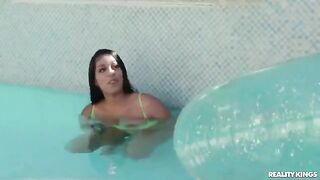 The lesson of swimming for a sexy girl in the bikini