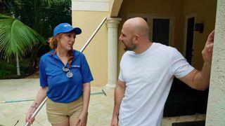 The pool girl with a stunning MILF ass