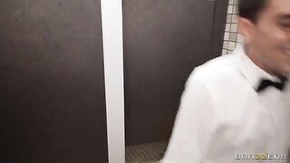 A huge round ass serves the waiter in a toilet at a party