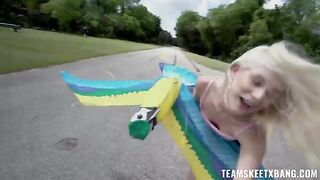 A girl can’t restrain her nymph desire to fuck outdoors