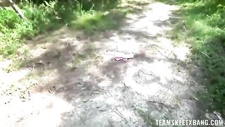A girl can’t restrain her nymph desire to fuck outdoors