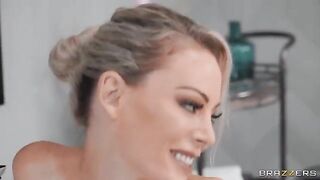 The guy is having fun with MILF in the bathroom