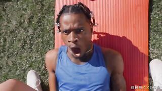 A yogi guy fucked a girl in doggy style on the street right