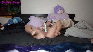 A foot fetish solo girl masturbates to an intense orgasm