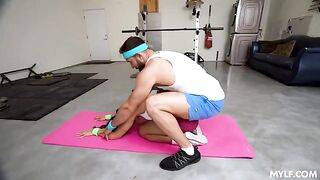 An alternative way to pump muscles with the help of a hot girl