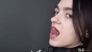 The secret of a modest girl revealed