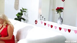 It's cooler than a French kiss. Passionate pussy licking with a twist