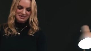 That's what it means to rub the clitoris, girls are doing it correctly