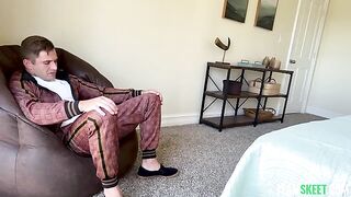 A lesson in how to properly lick a dick
