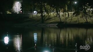 Babe fucked in the city park for quickie sex