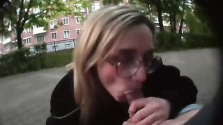 A girl agreed to fuck with a guy by the roadside