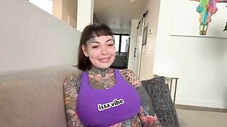 The man with a big dick accidentally made a creampie in the girl’s pussy
