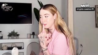 A beautiful girl in the morning makes a guy a stunning blowjob