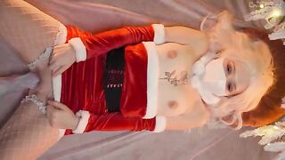 A petite girl was fucked on Christmas Eve and got cum inside