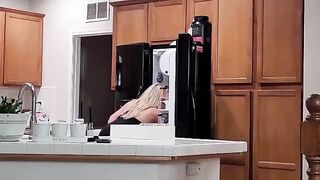 A girl has no shame and invites a neighbor in for some fun