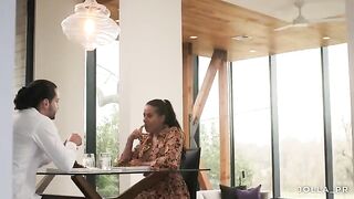 Therapist invited the patient to her house for a dinner date