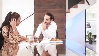Therapist invited the patient to her house for a dinner date